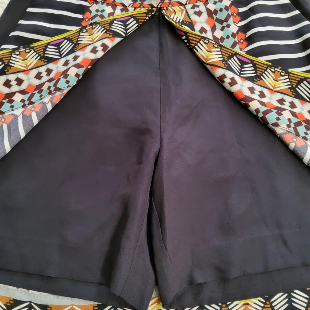 Geometric Patterned Black Skirt - Picture 5 of 12
